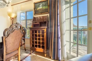 Photo #5: 2416915 Listing 