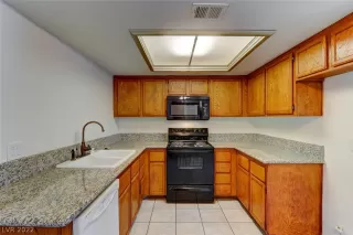 Photo #2: 2416916 Listing 