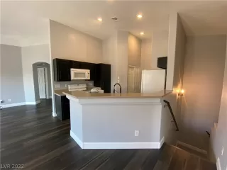 Photo #1: 2416933 Listing 