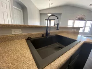 Photo #2: 2416933 Listing 