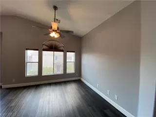 Photo #6: 2416933 Listing 