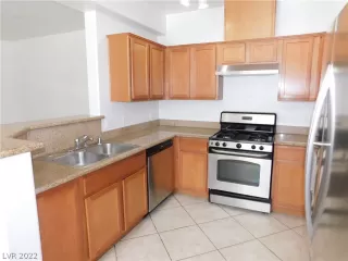 Photo #5: 2416944 Listing 