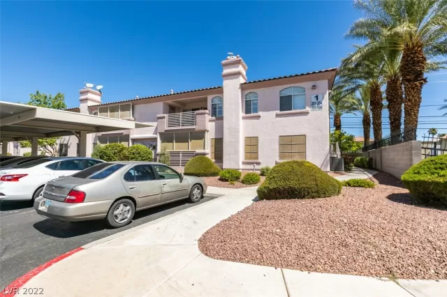 MLS: 2416958 Condo For Sale