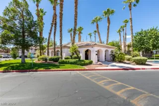 Photo #4: 2416958 Listing