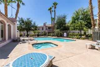 Photo #5: 2416958 Listing