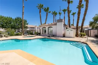 Photo #6: 2416958 Listing