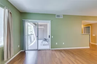 Photo #3: 2416972 Listing