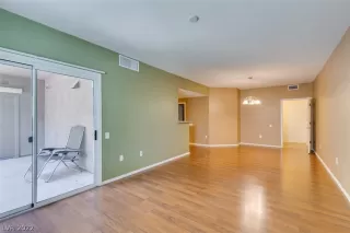 Photo #4: 2416972 Listing