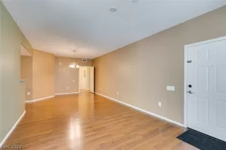 Photo #6: 2416972 Listing