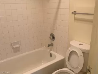 Photo #4: 2417001 Listing 