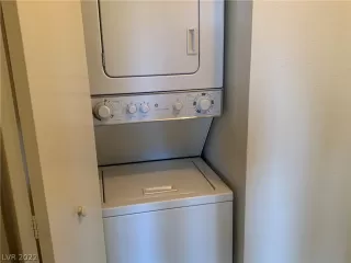 Photo #6: 2417001 Listing 