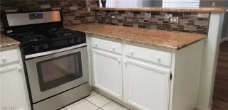 Photo #5: 2417017 Listing 