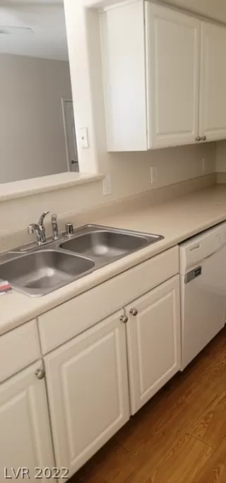 Photo #6: 2417046 Listing