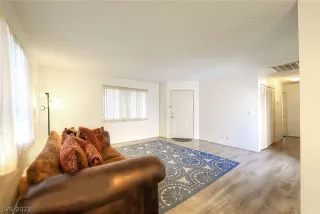 Photo #5: 2417048 Listing