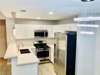 Photo #2: 2417059 Listing