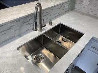 Photo #3: 2417059 Listing