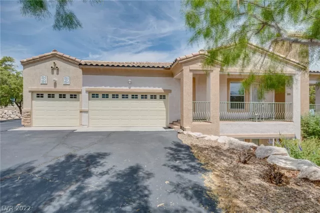 MLS: 2417071 Condo For Sale