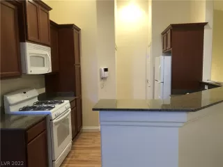 Photo #5: 2417080 Listing 