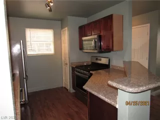 Photo #3: 2417138 Listing 