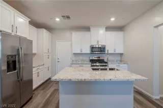 Photo #1: 2417179 Listing