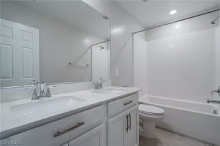 Photo #3: 2417179 Listing