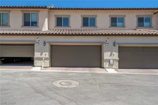 Photo #4: 2417179 Listing