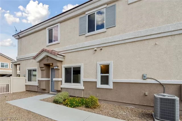 MLS: 2417187 Condo For Sale