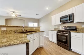 Photo #5: 2417187 Listing