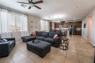 Photo #3: 2417231 Listing