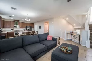 Photo #4: 2417231 Listing