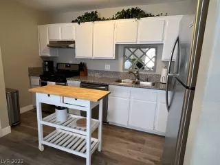 Photo #2: 2417248 Listing 