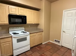 Photo #6: 2417258 Listing