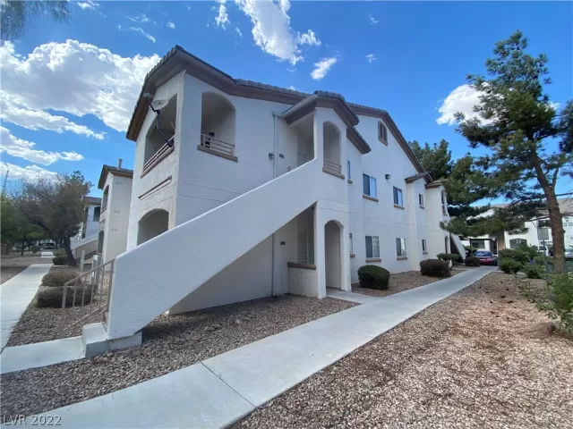 MLS: 2417260 Condo For Sale