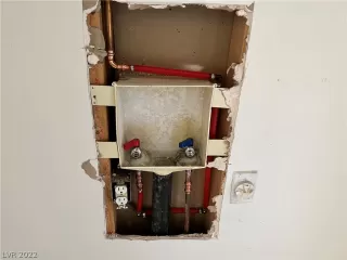 Photo #3: 2417267 Listing 