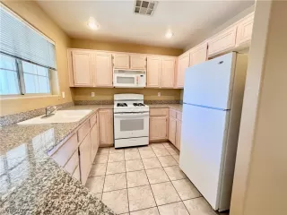 Photo #4: 2417286 Listing