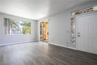 Photo #3: 2417302 Listing 