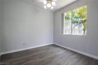 Photo #5: 2417302 Listing 