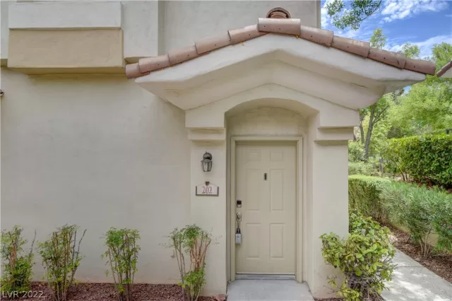 MLS: 2417340 Condo For Sale