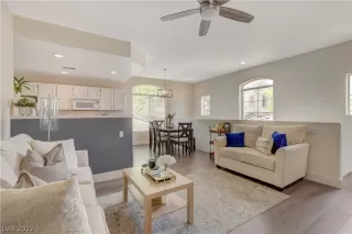 Photo #4: 2417340 Listing 