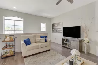 Photo #5: 2417340 Listing 