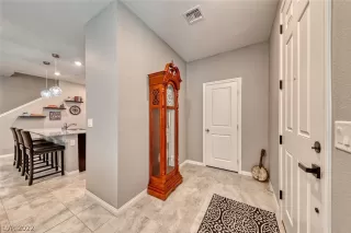 Photo #4: 2417398 Listing