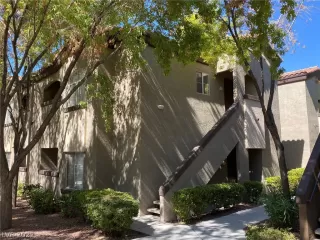 Photo #1: 2417415 Listing