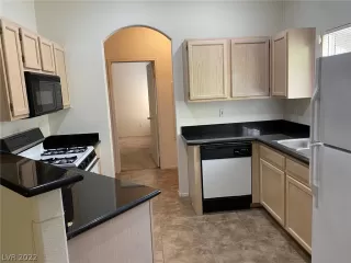 Photo #5: 2417415 Listing