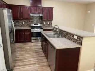 Photo #5: 2417422 Listing