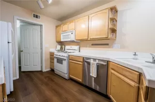 Photo #4: 2417434 Listing 