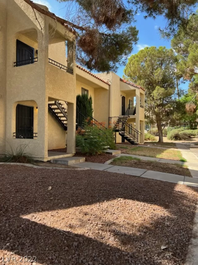 MLS: 2417437 Condo For Sale