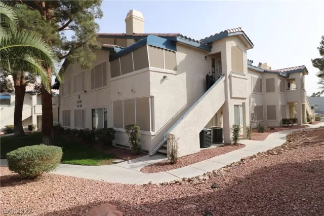 MLS: 2417594 Condo For Sale