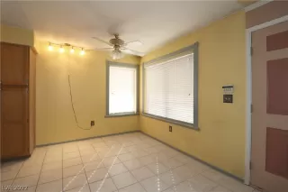 Photo #5: 2417594 Listing