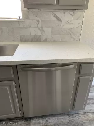 Photo #3: 2417617 Listing 