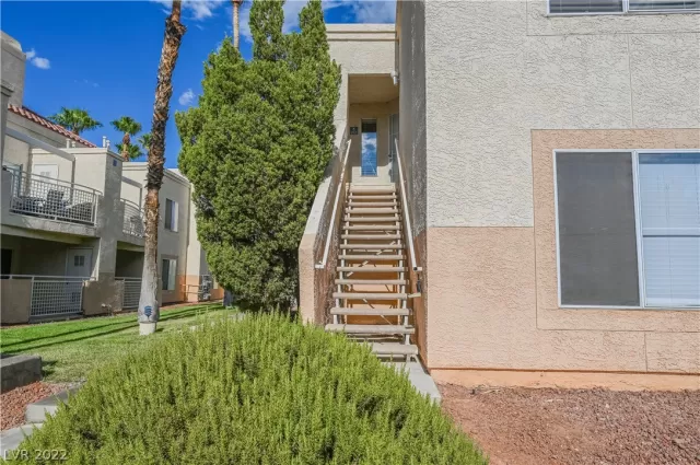 MLS: 2417618 Condo For Sale